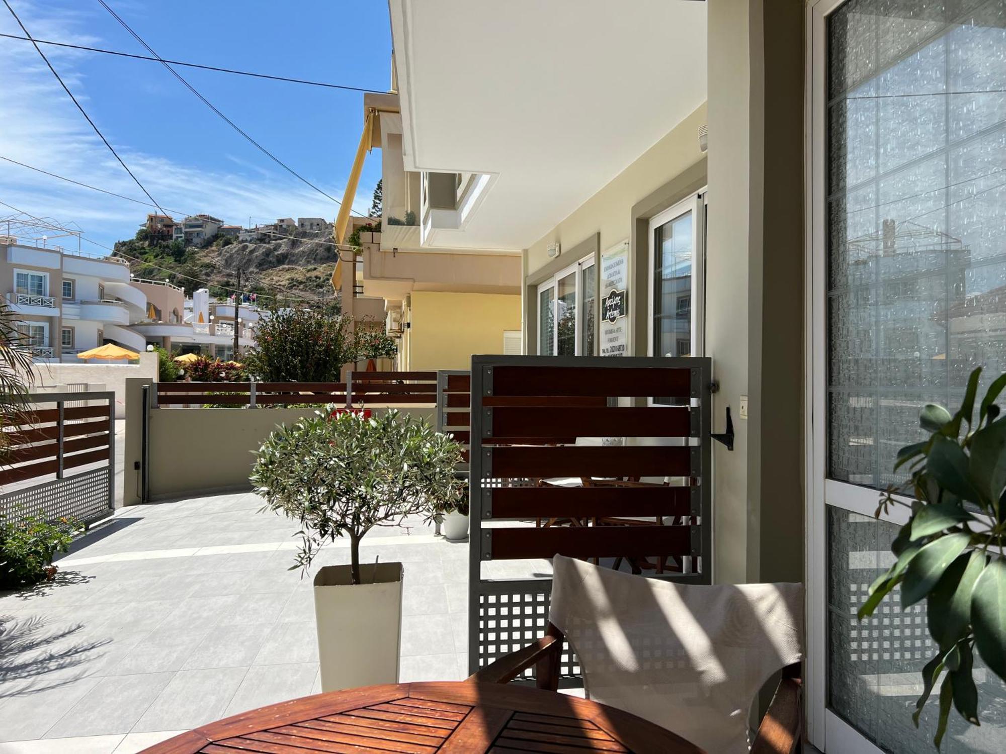 Artemis Rooms Two Steps By The Sea Platanias  Exterior photo
