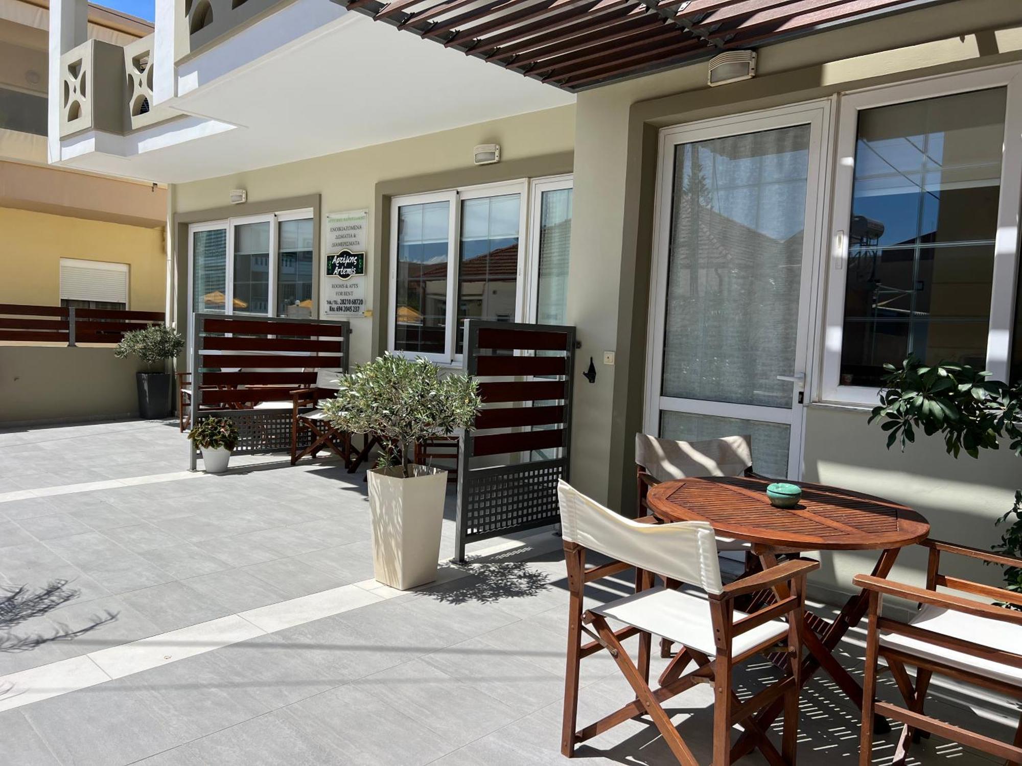 Artemis Rooms Two Steps By The Sea Platanias  Exterior photo