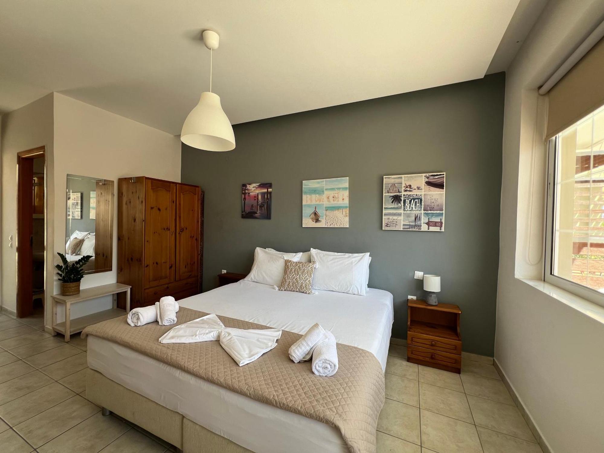 Artemis Rooms Two Steps By The Sea Platanias  Exterior photo